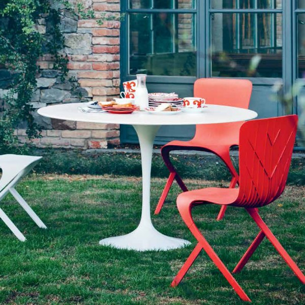 Knoll-Saarinen-Outdoor-Dining-Table-rund