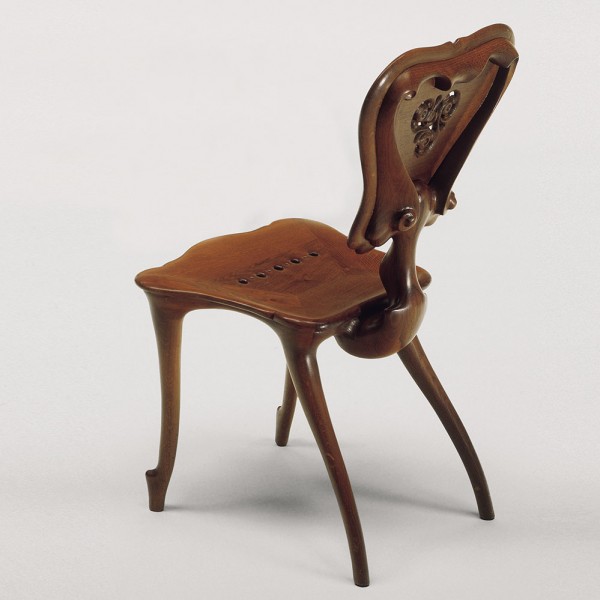Antoni-Gaudi-Calvet-Chair