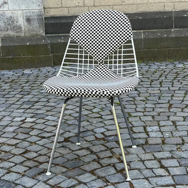 Eames-wire-chair-checker-herman-miller