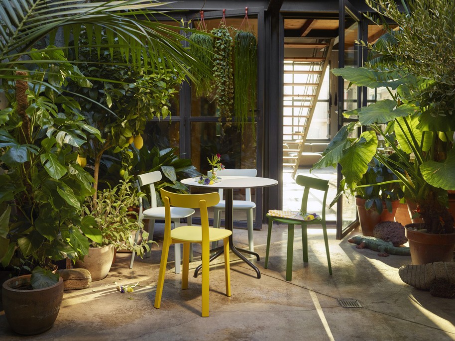 All-Plastic-Chair-Belleville-Table-O-Tidy-Classic-Tray-Paper-Napkins_1691289_master