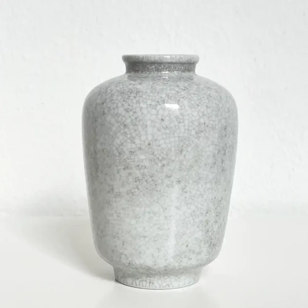 Marguerite-Friedlaenderi-KPM-Vase-halle-tee