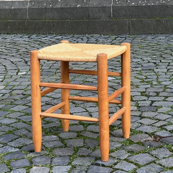 Charlotte-Perriand-bauche-stool