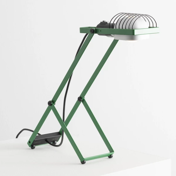 Artemide-Ernesto-Gismondi-Sintesi-Tischleuchte
