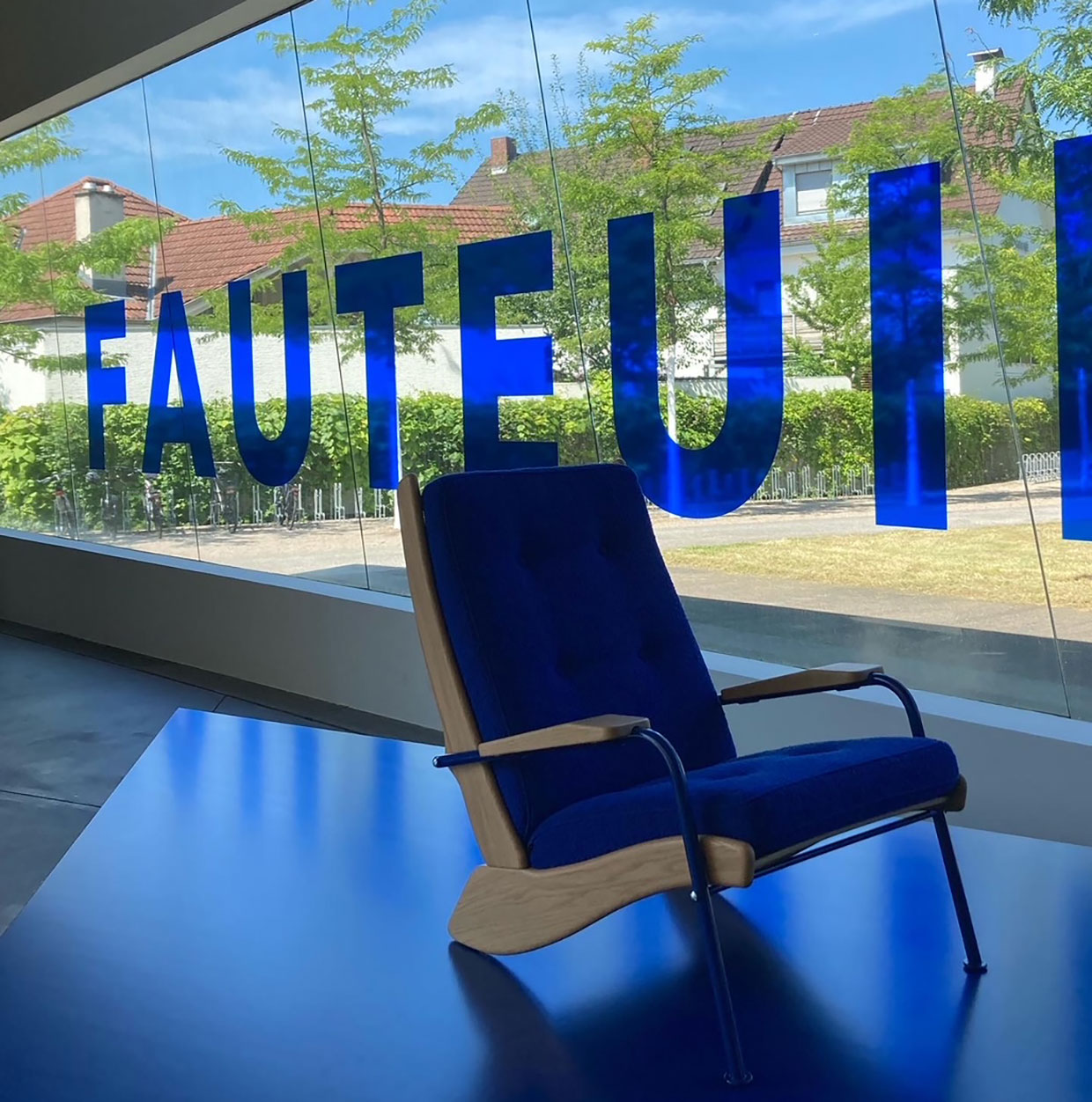 Prouve Vitra kanguru.jpg